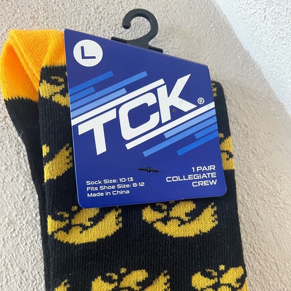 Nike Iowa T-Shirt and Fun Iowa Socks - Picture 6 of 7